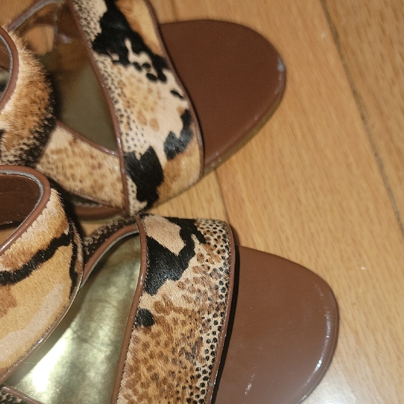 Vince Camuto Brown and Tan Heels Elegant Design - Picture 4 of 6